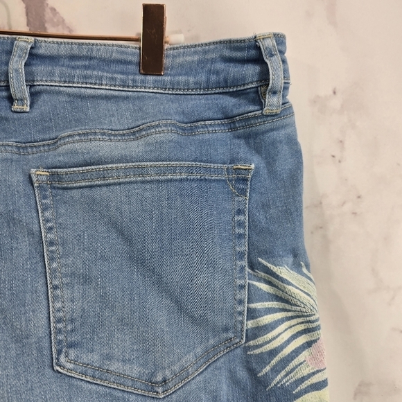 Tommy Bahama Jeans Women 32x29 High Rise Floral Painted Tema Indigo Kayo Blossom - Picture 13 of 14